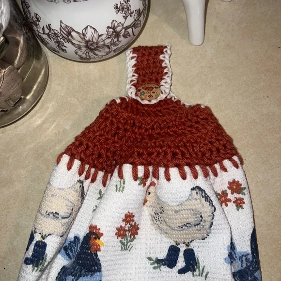 Hand Crafted Rust and White Chicken Kitchen Towel - Picture 1 of 4